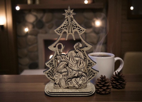 Dřevěný betlém – Svatá rodina pod vánočním stromkem