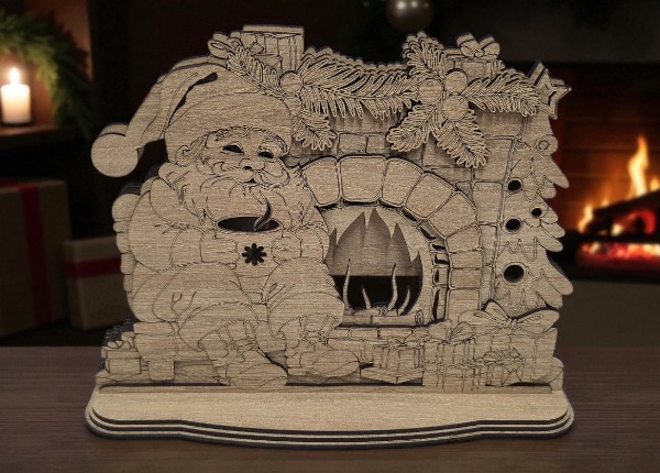 Dřevěný Santa u krbu