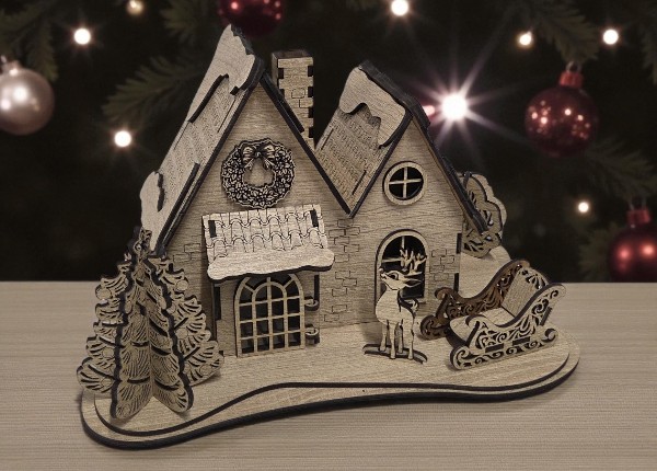 Dřevěný vánoční domeček