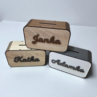 Dřevěná 3D pokladnička se jménem nebo nápisem