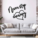 Dřevěný nápis na zeď - Never stop dreaming