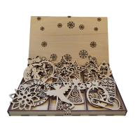 Dřevěné vánoční ozdoby v dárkové krabičce – Veselé Vánoce (18 ks)