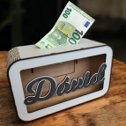 Dřevěná pokladnička s jménem