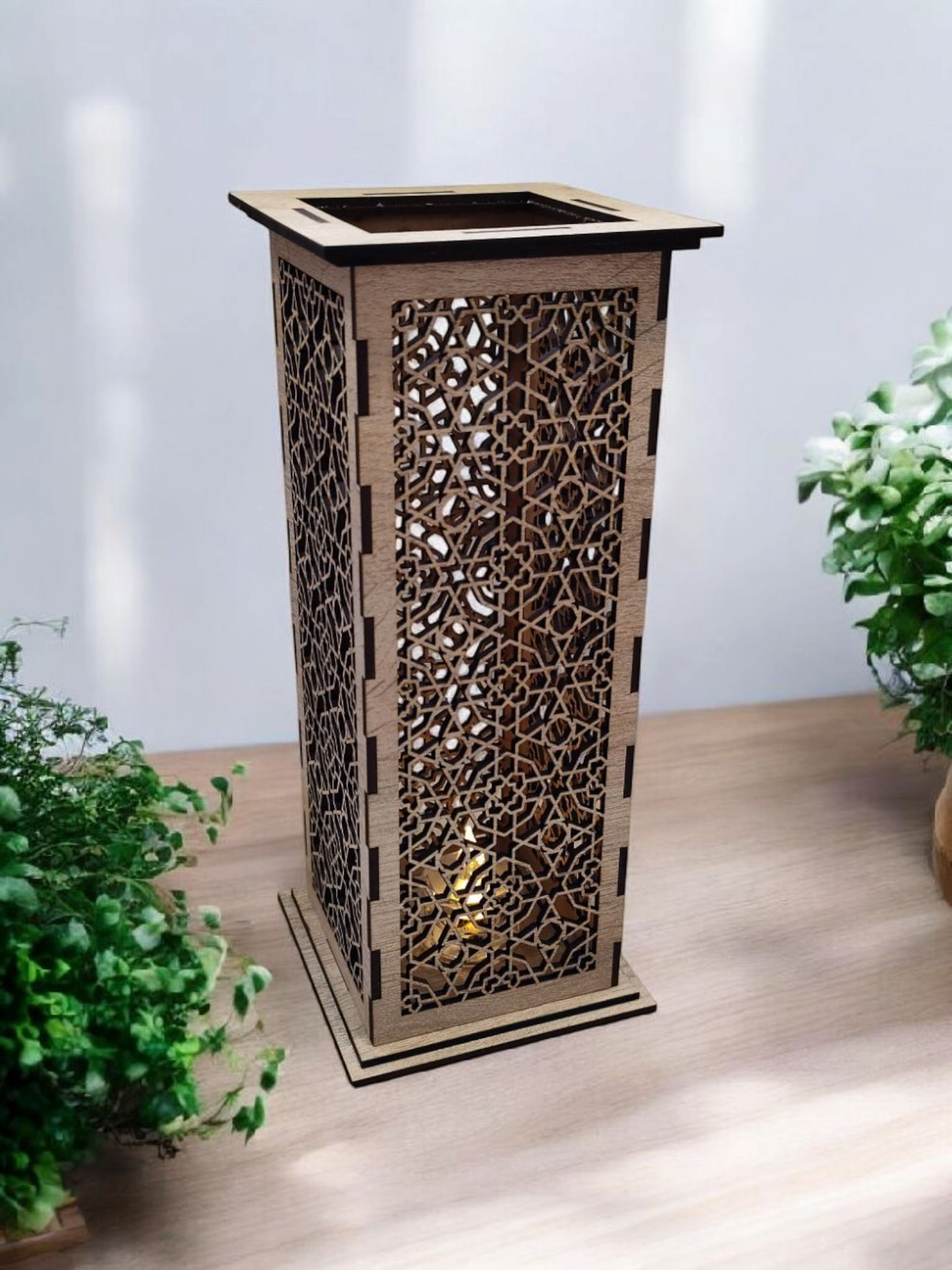 Vysoký dřevěný svícen - Ornament