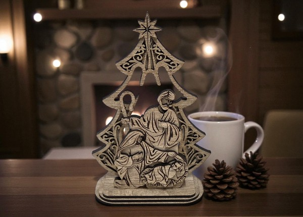 Dřevěný betlém – Svatá rodina pod vánočním stromkem