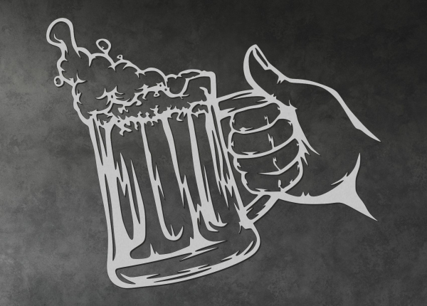 Pivní půllitr v ruce – Dřevěný obraz na stěnu