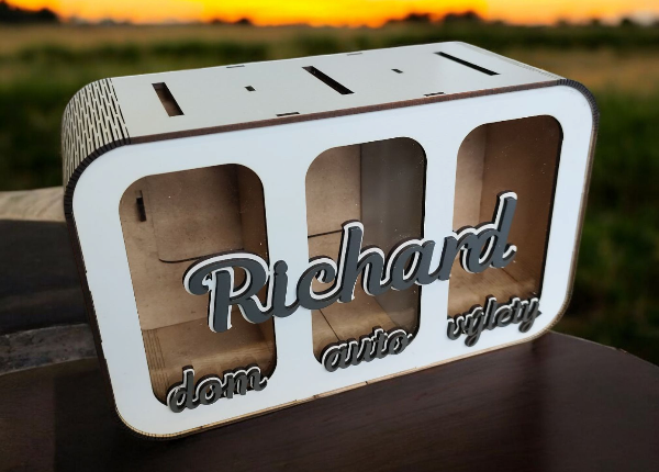 Trojitá pokladnička na záliby se jménem